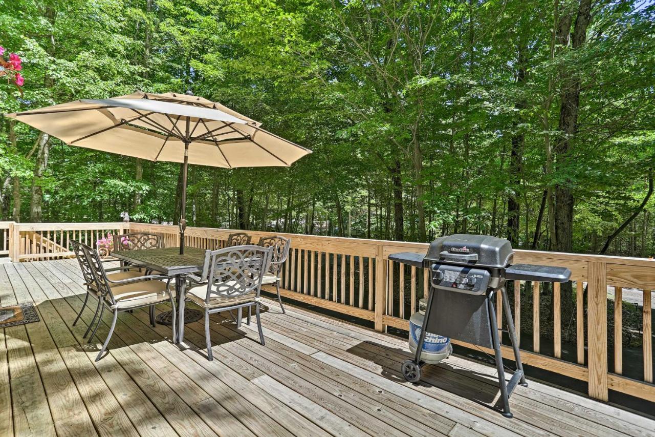 Bear Den Rustic Pocono Lake Home With Game Room! Bagian luar foto
