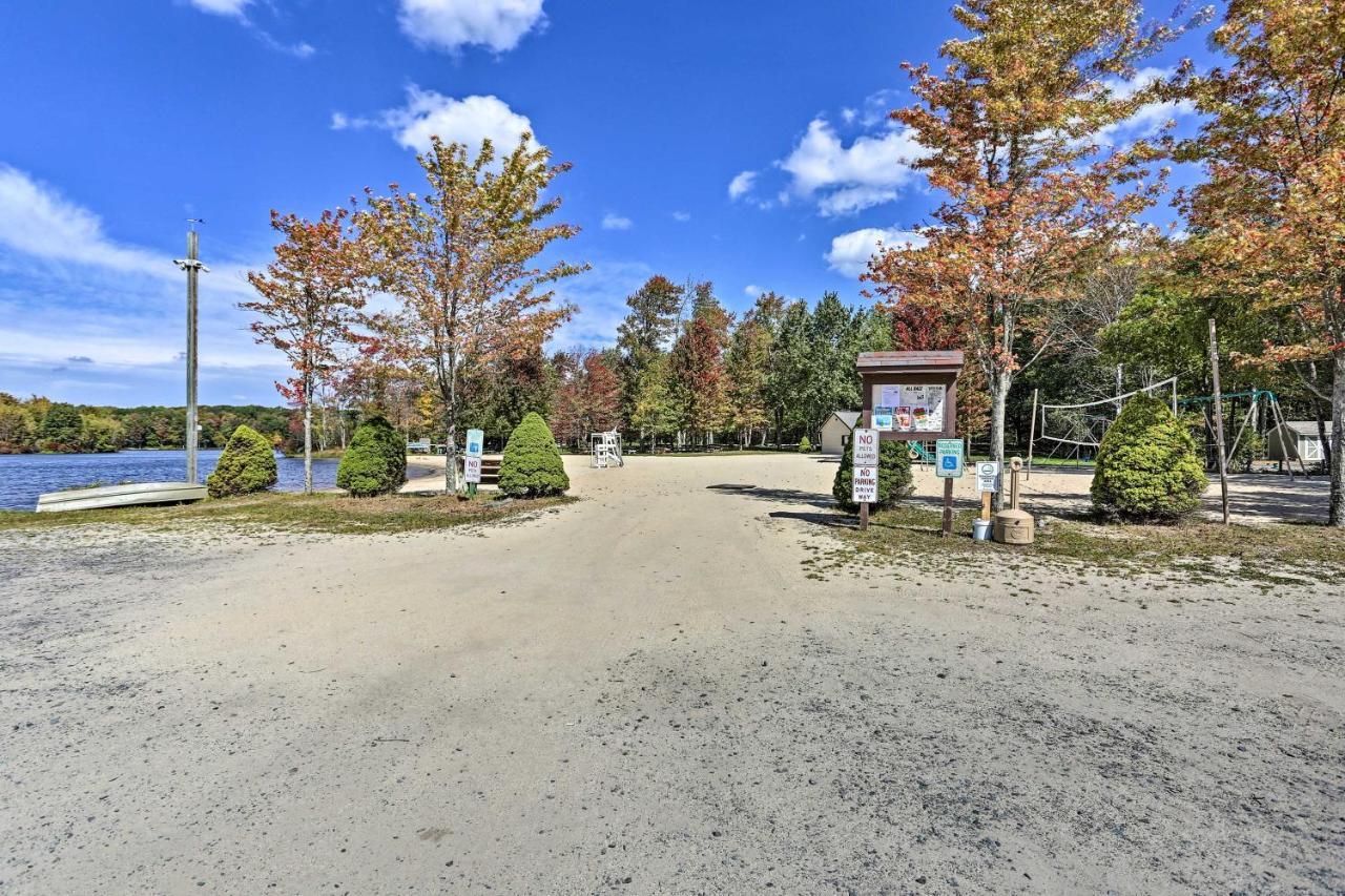 Bear Den Rustic Pocono Lake Home With Game Room! Bagian luar foto