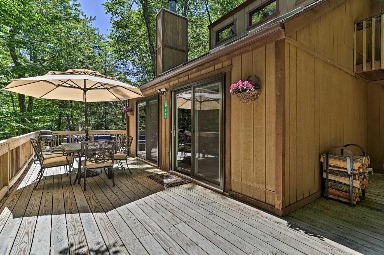 Bear Den Rustic Pocono Lake Home With Game Room! Bagian luar foto