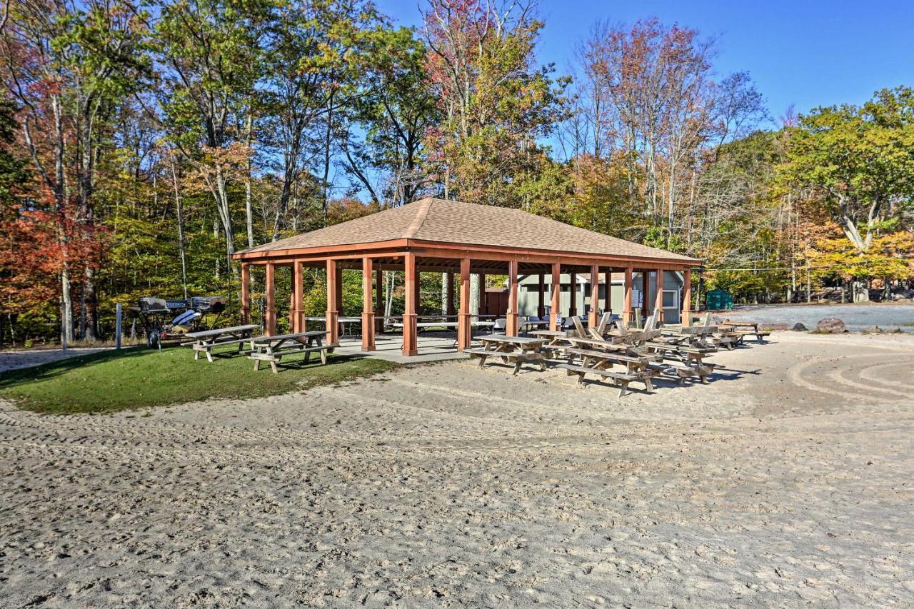 Bear Den Rustic Pocono Lake Home With Game Room! Bagian luar foto