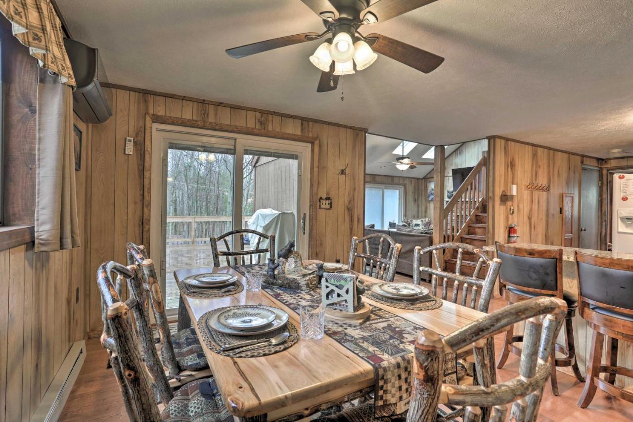 Bear Den Rustic Pocono Lake Home With Game Room! Bagian luar foto