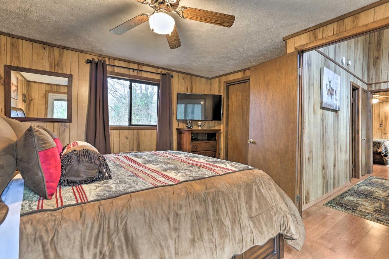 Bear Den Rustic Pocono Lake Home With Game Room! Bagian luar foto