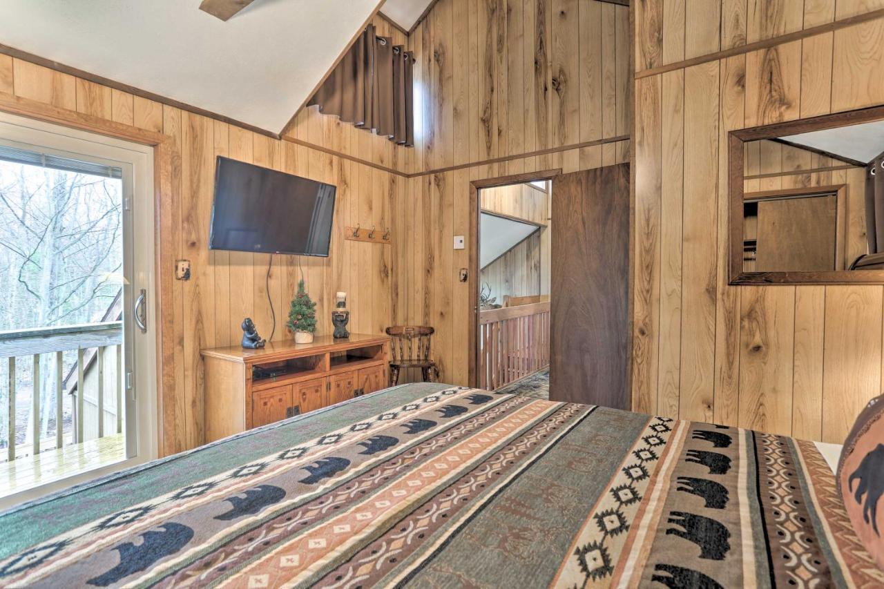 Bear Den Rustic Pocono Lake Home With Game Room! Bagian luar foto
