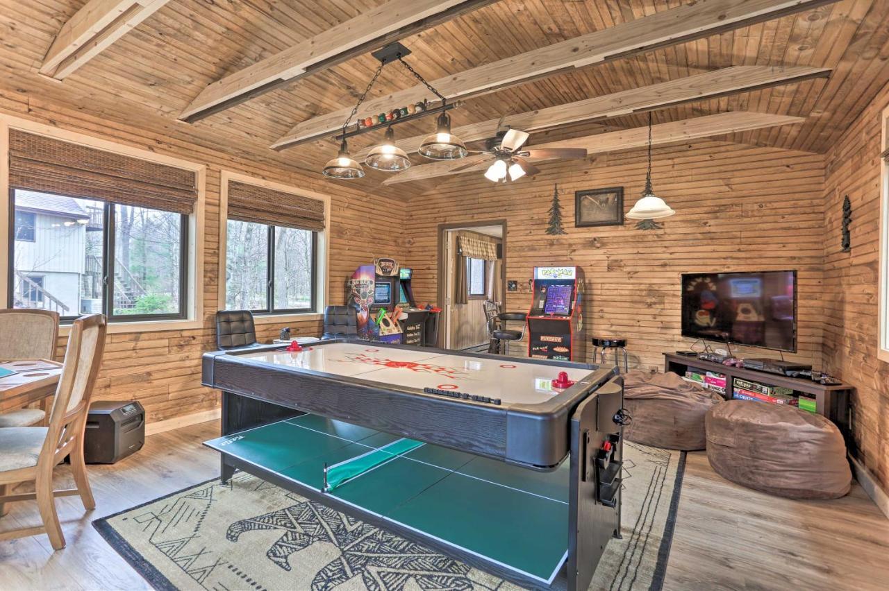 Bear Den Rustic Pocono Lake Home With Game Room! Bagian luar foto