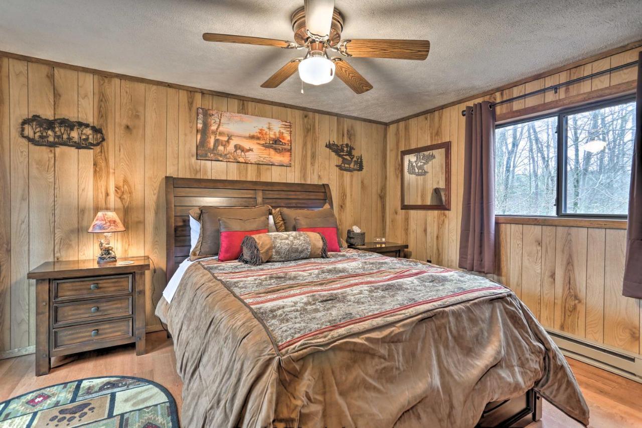 Bear Den Rustic Pocono Lake Home With Game Room! Bagian luar foto