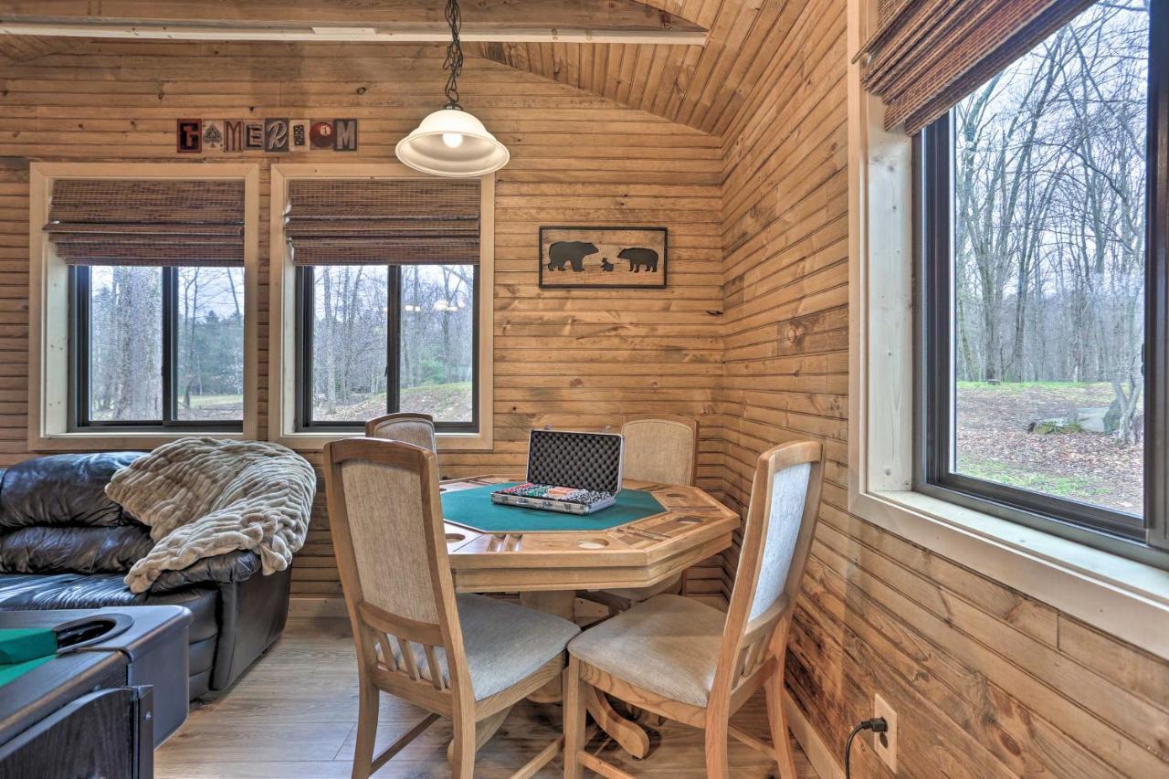Bear Den Rustic Pocono Lake Home With Game Room! Bagian luar foto