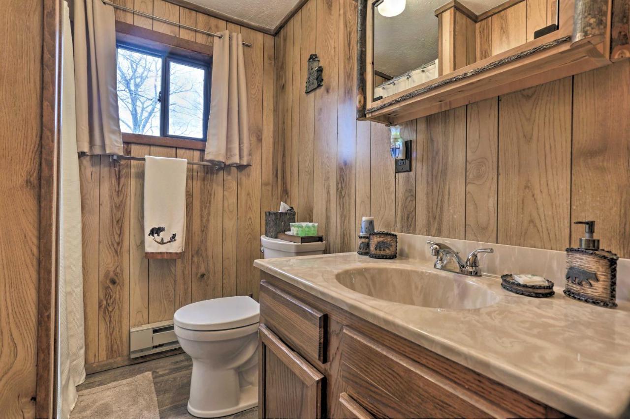Bear Den Rustic Pocono Lake Home With Game Room! Bagian luar foto
