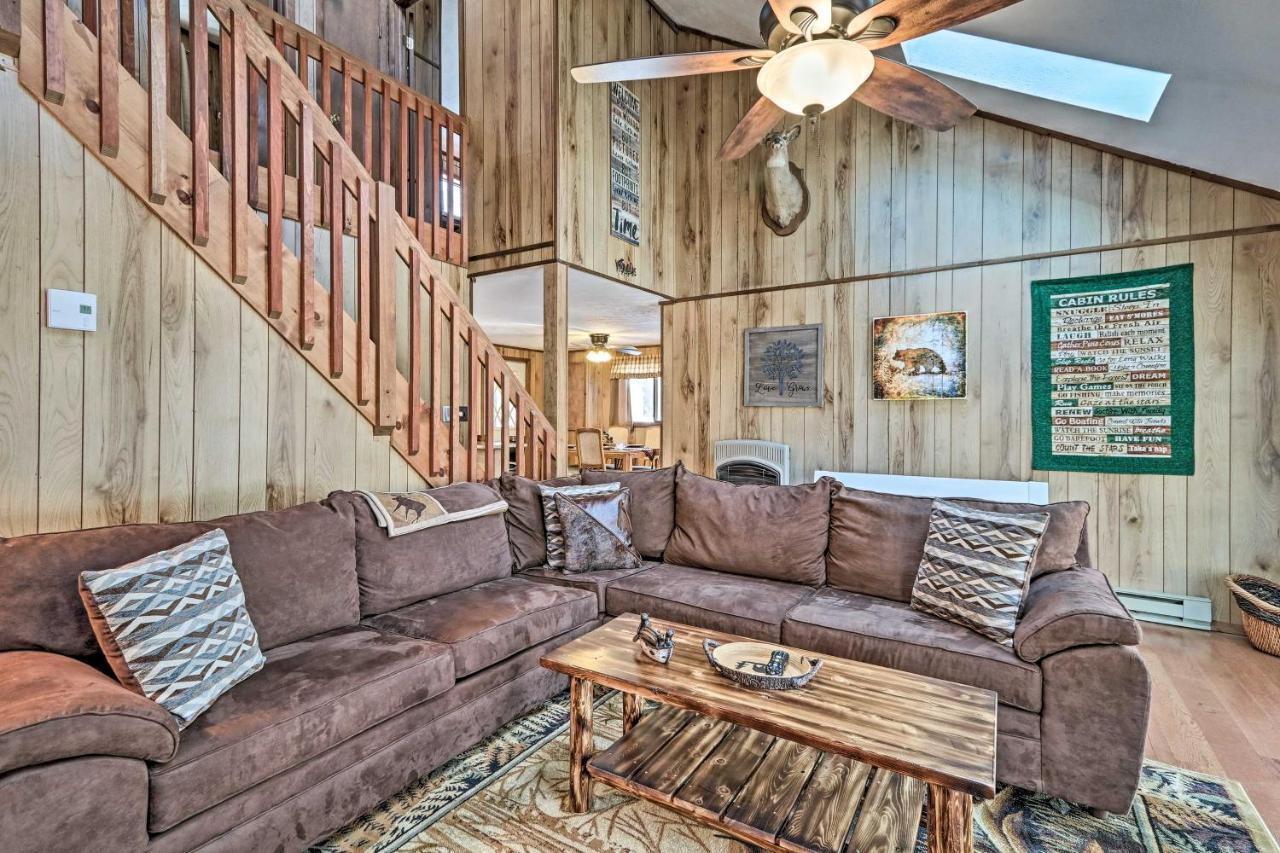 Bear Den Rustic Pocono Lake Home With Game Room! Bagian luar foto