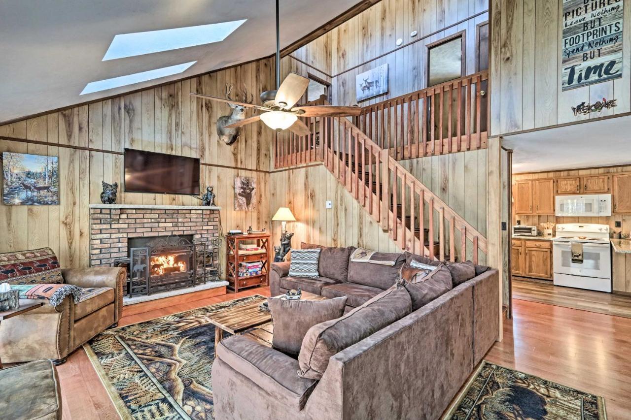 Bear Den Rustic Pocono Lake Home With Game Room! Bagian luar foto