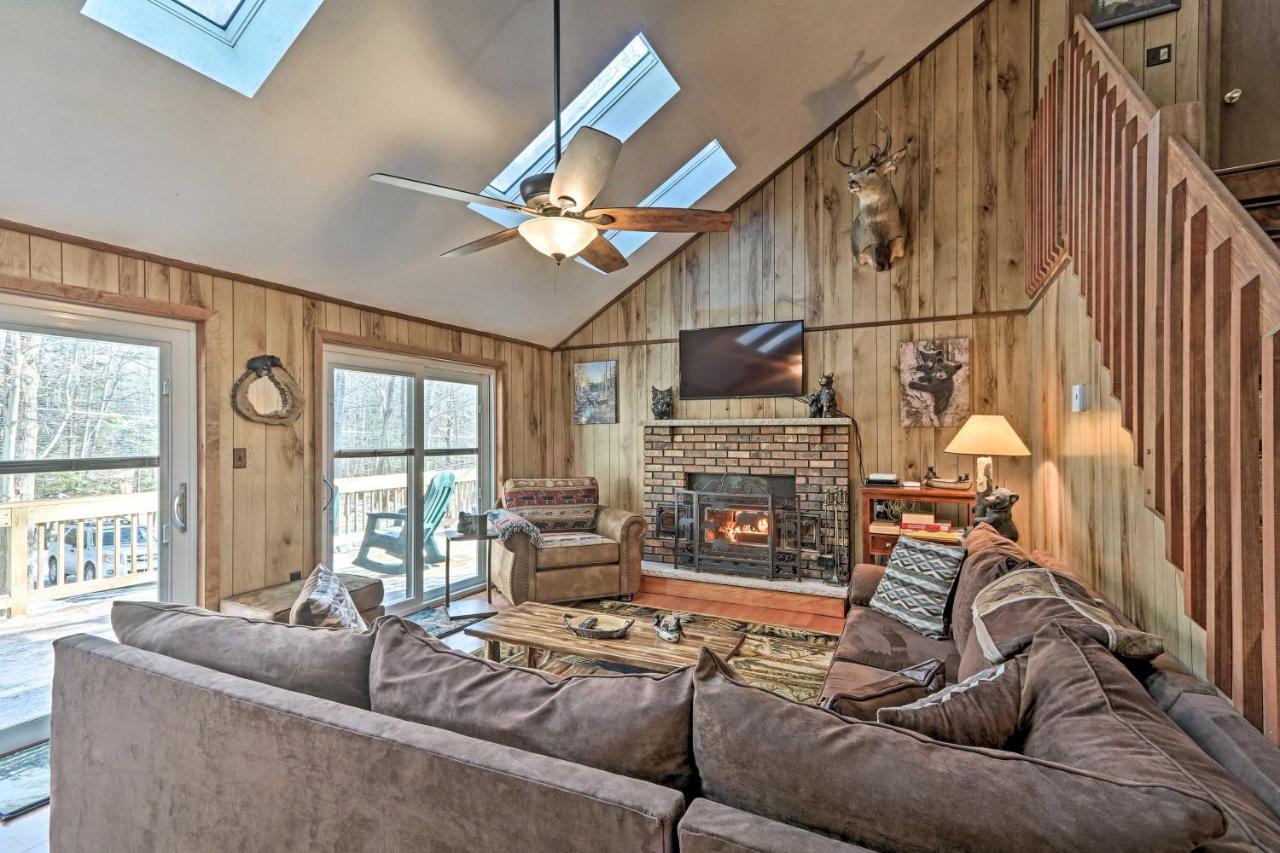Bear Den Rustic Pocono Lake Home With Game Room! Bagian luar foto
