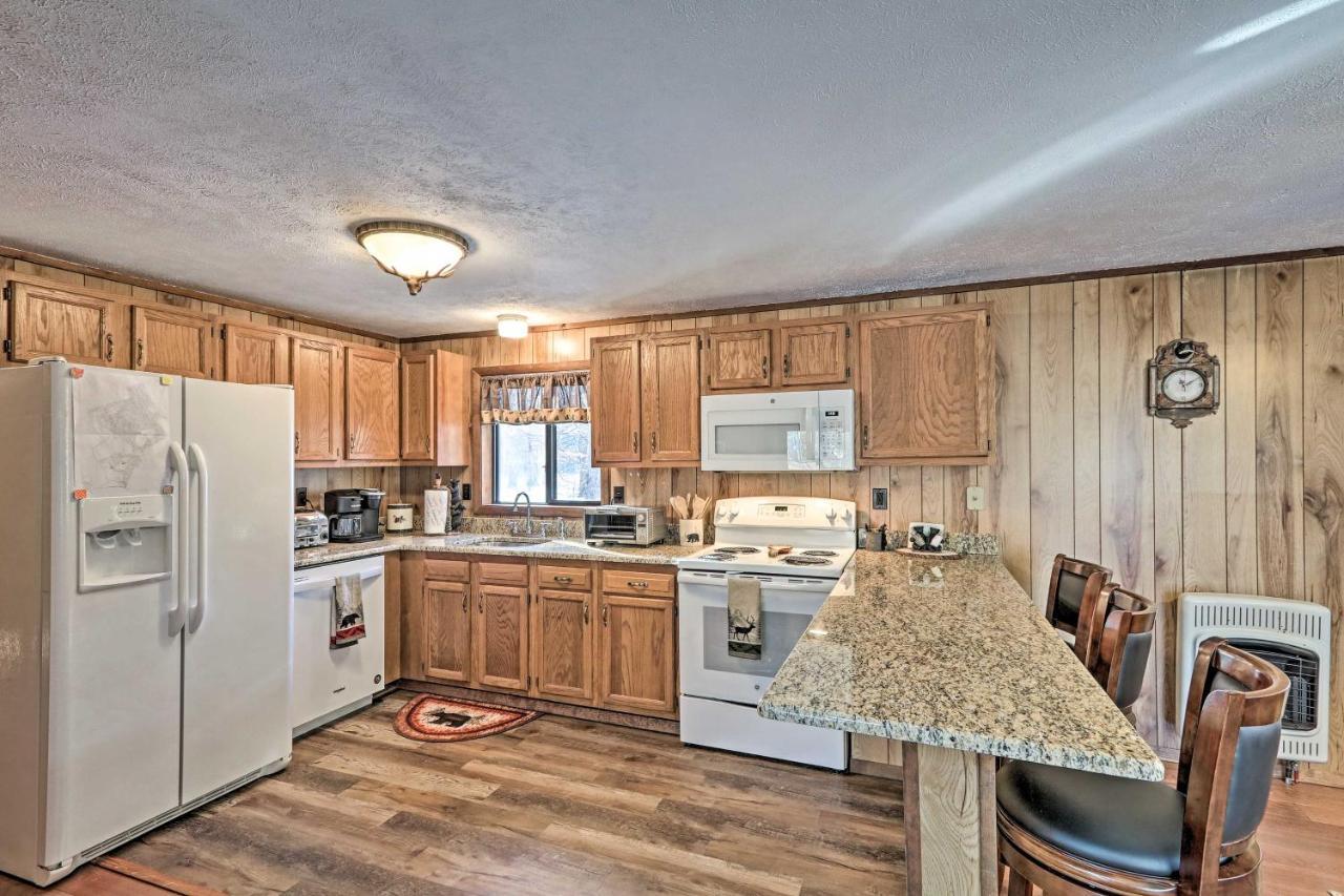 Bear Den Rustic Pocono Lake Home With Game Room! Bagian luar foto